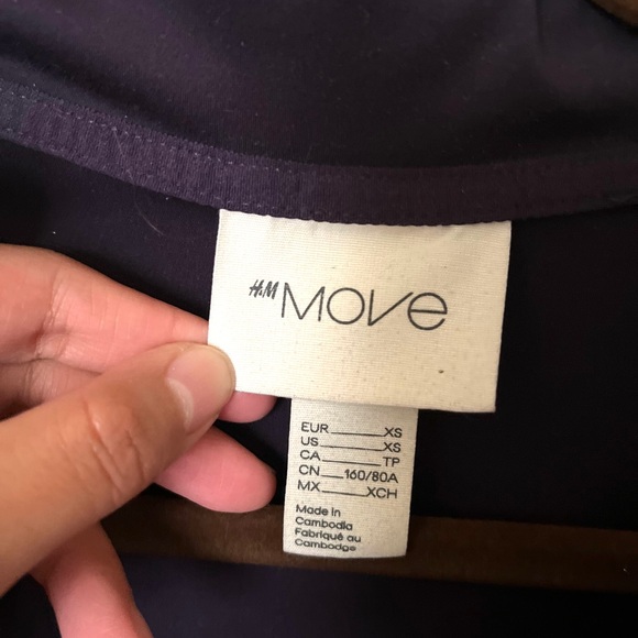 H&M Move Deep Purple Jacket - Picture 2 of 3